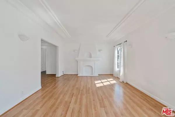 Los Angeles, CA 90019,1232 S Orange Grove Avenue