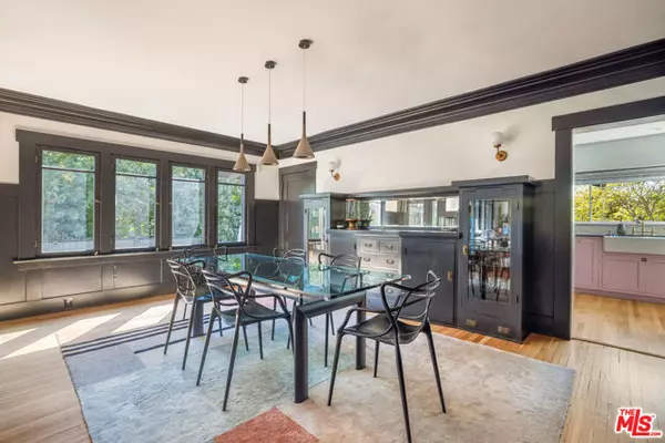 Los Angeles, CA 90004,221 S St Andrews Place