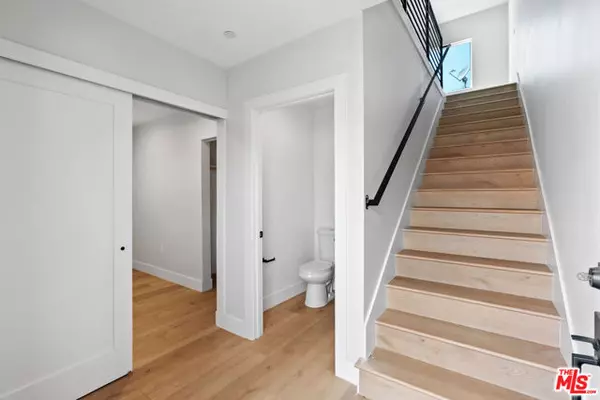 Los Angeles, CA 90019,4714 W 17th Street