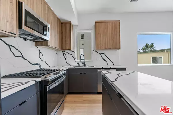 Los Angeles, CA 90019,4714 W 17th Street