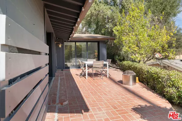 Woodland Hills (los Angeles), CA 91364,22261 Ybarra Road