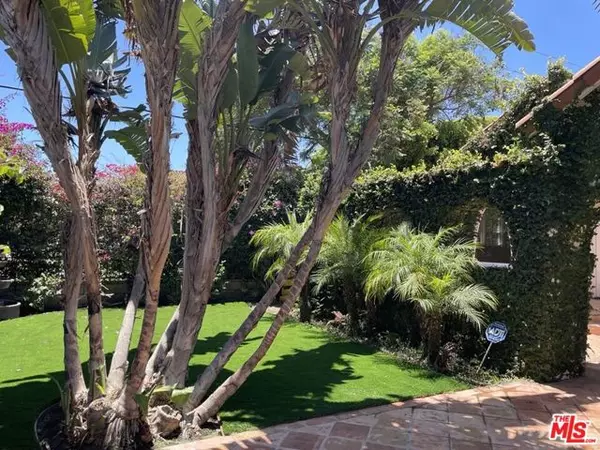 Los Angeles, CA 90048,401 N Kings Road