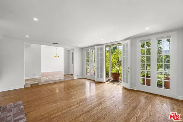 Tarzana (los Angeles), CA 91356,18339 Linnet Street