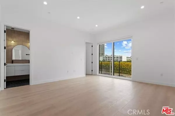 Los Angeles, CA 90025,1525 S Carmelina Avenue