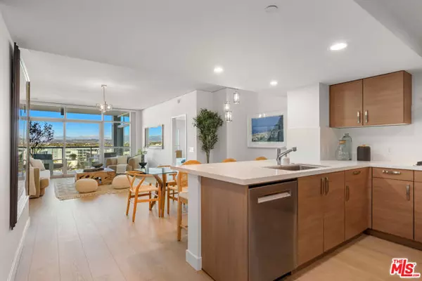 Marina Del Rey, CA 90292,13650 Marina Pointe Drive #908