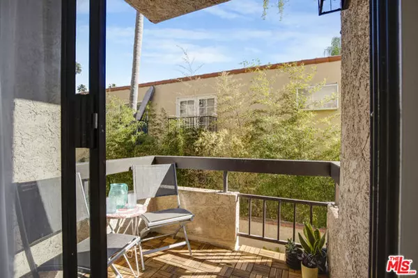 Los Angeles, CA 90035,8642 GREGORY Way #103