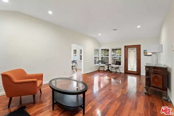 Valley Village, CA 91601,5324 Irvine Avenue