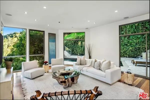 Los Angeles, CA 90049,3685 Mandeville Canyon Road