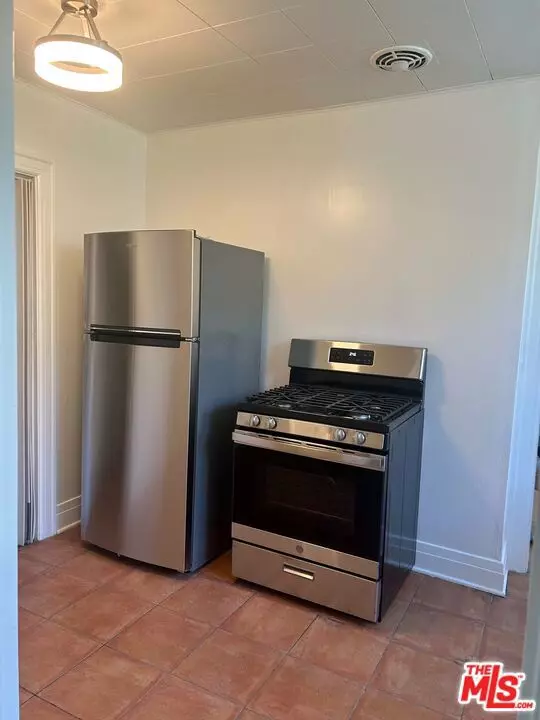 Los Angeles, CA 90019,941 S Lucerne Boulevard