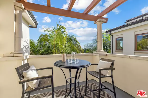 Beverly Hills, CA 90212,261 S Reeves Drive #PH3