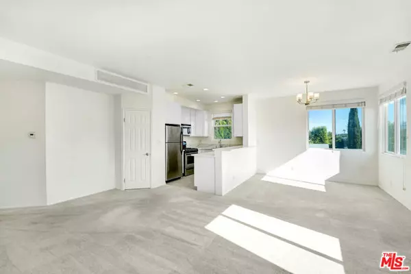 Valley Village, CA 91607,5430 Bellingham Avenue #306