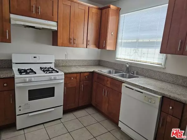 Los Angeles, CA 90019,1824 S Wilton Place