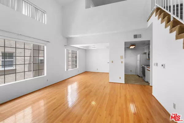 Los Angeles, CA 90004,607 N Rossmore Avenue