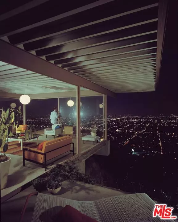 1635 Woods Drive, Los Angeles, CA 90069