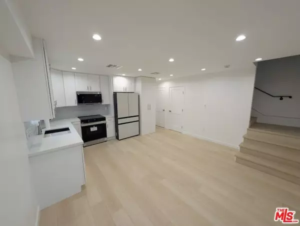 San Fernando, CA 91345,10623 Stanwin Avenue