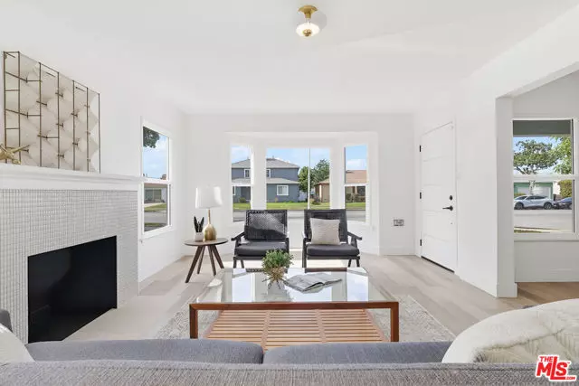 9402 S Van Ness Avenue, Los Angeles, CA 90047