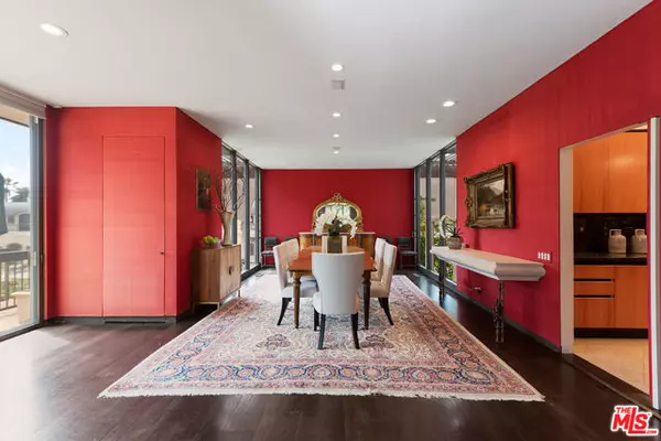 Beverly Hills, CA 90210,1018 SUMMIT Drive