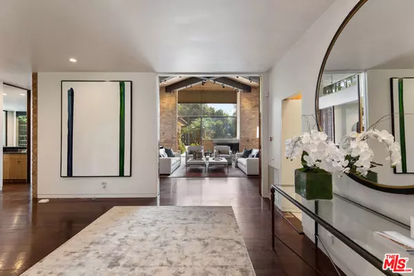 Beverly Hills, CA 90210,1018 SUMMIT Drive