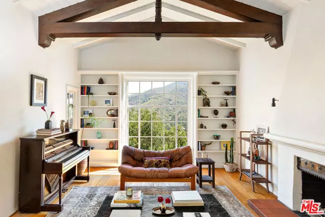 Los Angeles, CA 90068,3468 Troy Drive