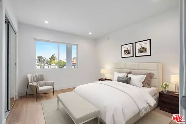 Los Angeles, CA 90049,11675 Darlington Avenue #301