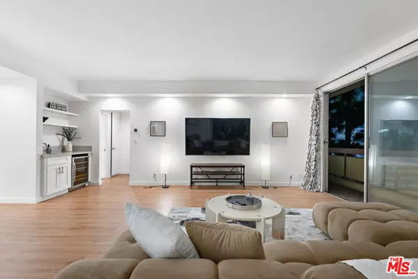 Los Angeles, CA 90048,321 S San Vicente Boulevard #507