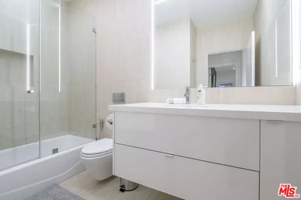 Los Angeles, CA 90025,1818 Thayer Avenue #105