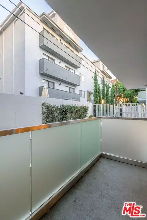 Los Angeles, CA 90025,1818 Thayer Avenue #105