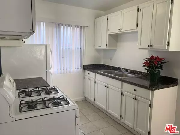 Los Angeles, CA 90019,1330 S WILTON Place #5