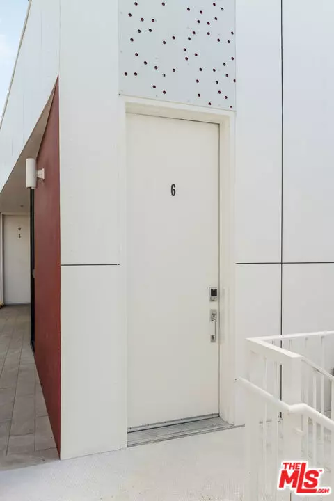 West Hollywood, CA 90069,1253 N Sweetzer Avenue #6