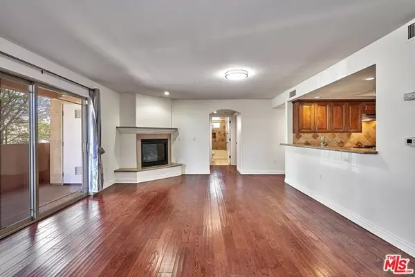 Los Angeles, CA 90004,4822 Elmwood Avenue #101