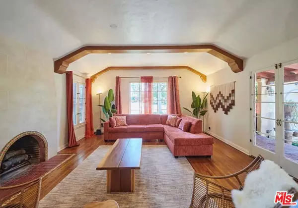 Los Angeles, CA 90024,1522 Pandora Avenue