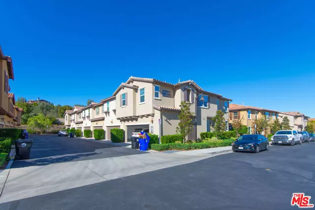 Valencia (santa Clarita), CA 91354,28649 Jardineras Drive