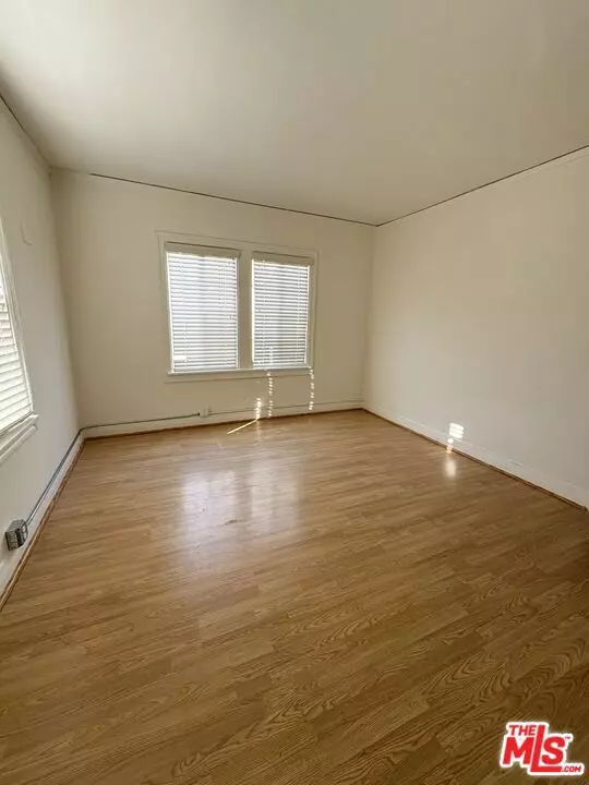 Los Angeles, CA 90004,173 N Mariposa Avenue