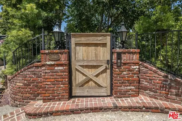 Sherman Oaks, CA 91423,3940 Davana Road