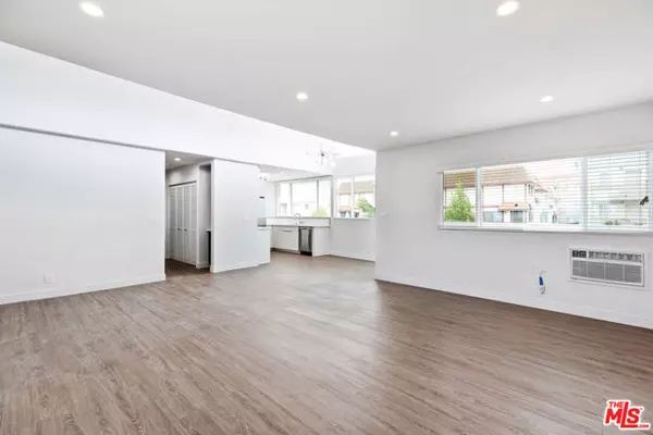 Los Angeles, CA 90019,1117 S BRONSON Avenue #8