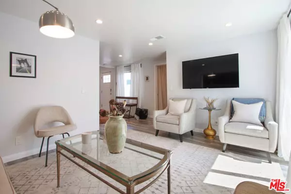 Reseda (los Angeles), CA 91356,6438 Rhea Avenue