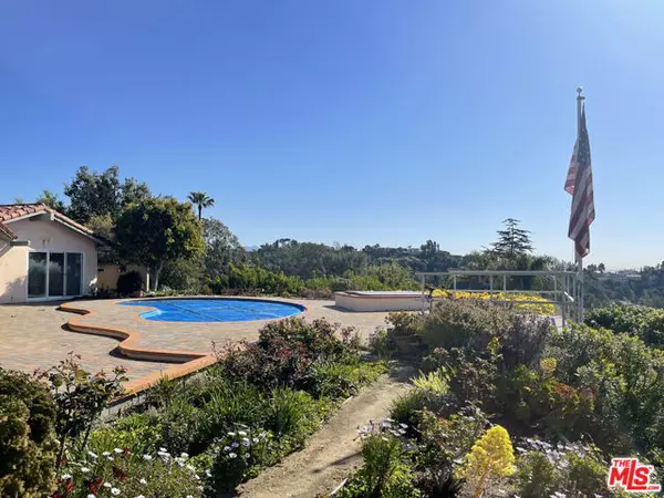 Los Angeles, CA 90077,10723 Stradella Court