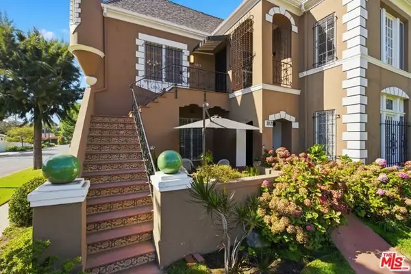 Los Angeles, CA 90025,1873 Midvale Avenue