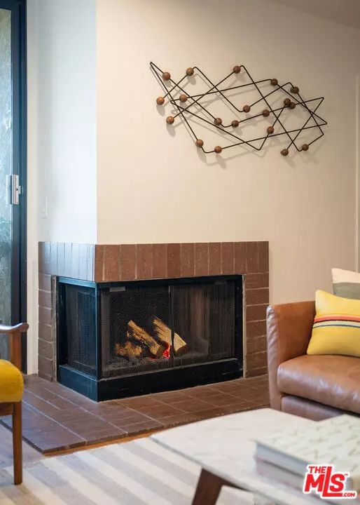 Los Angeles, CA 90042,4275 Via Arbolada #203