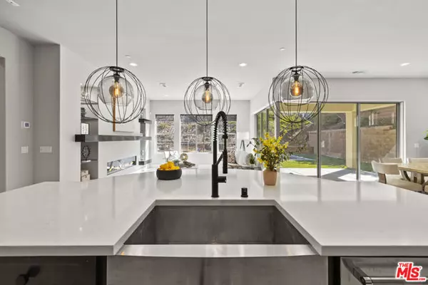 West Hills (los Angeles), CA 91304,24220 Sterling Ranch Road