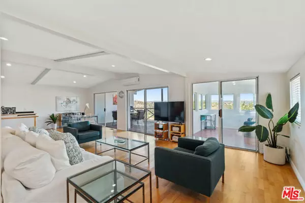 Calabasas, CA 91302,23777 Mulholland Highway #62