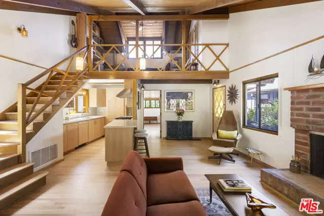 Los Angeles, CA 90046,8944 Wonderland Avenue