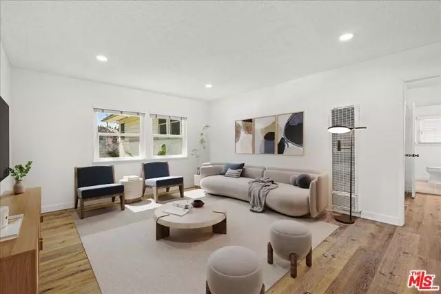 Los Angeles, CA 90016,5845 Bowcroft Street #4