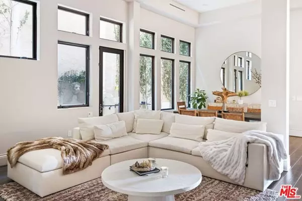 Los Angeles, CA 90068,3087 Passmore Drive