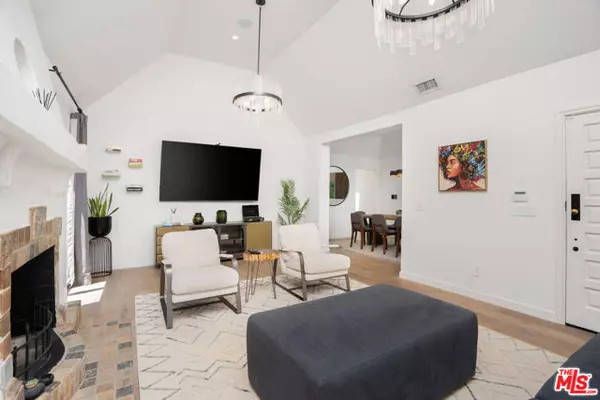 Los Angeles, CA 90048,321 N Laurel Avenue