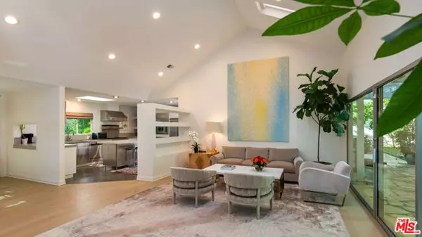 Beverly Hills, CA 90210,2748 Ellison Drive