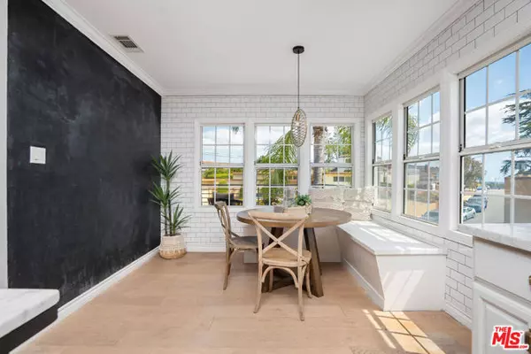 Los Angeles, CA 90043,4949 Onaknoll Avenue