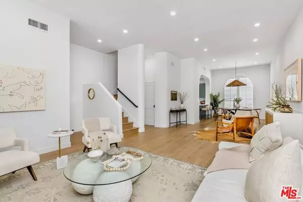 Sherman Oaks, CA 91423,14234 Dickens Street #2