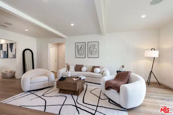 Los Angeles, CA 90049,527 S Bentley Avenue