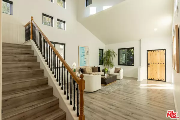 Reseda (los Angeles), CA 91335,18404 Arminta Street